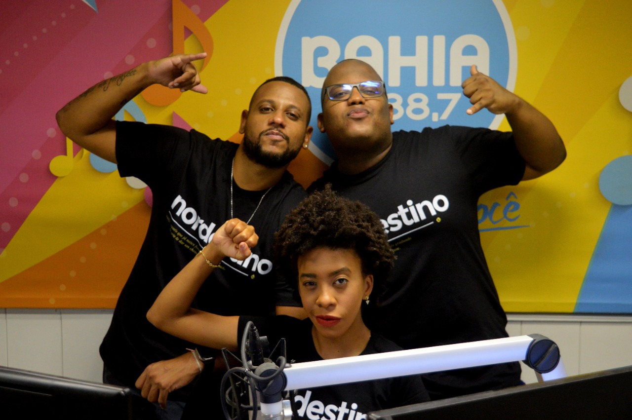 ATITUDE: novo programa da Bahia FM estreia domingo (10) com muita música, resenha e informação